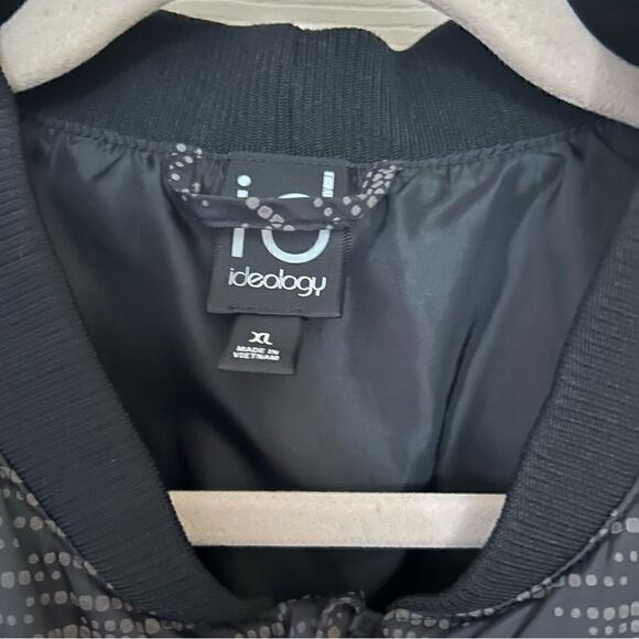 Ideology Reflective Zipper Front Light Puff Sleeveless Vest - Picture 6 of 9